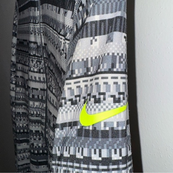 Nike Pro Dri-Fit Half Zip Pullover Women’s Size Medium - Picture 4 of 9